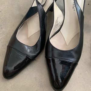 David Tate black patent leather toe sling backs